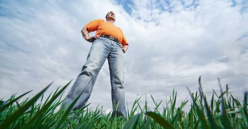 समझ में नहीं आ रही है ऊँचाई एक बहुत ऊँची सोच की किसी से खिंचवा के ऊँची करवा ही क्यों नहीं ले रहा है 