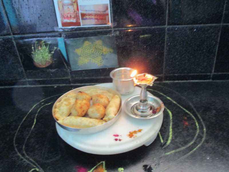 करंजी व मोदक बहिण भाऊ