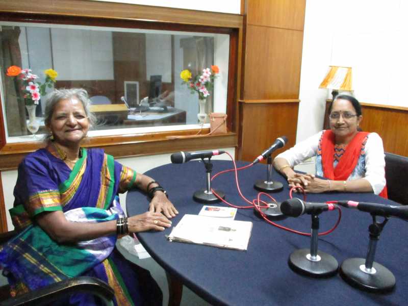 आकाशवाणी कोल्हापूर येथे मुलाखत / वसुधा चिवटे