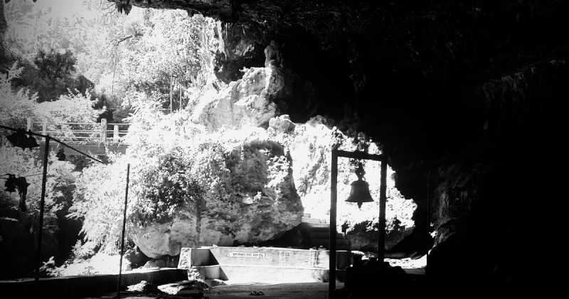 बंद होके लिफाफे में,घर आ जाया तो करो .