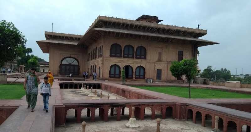 डीग का जल महल पैलेस - ताजमहल से कुछ कम नहीं...