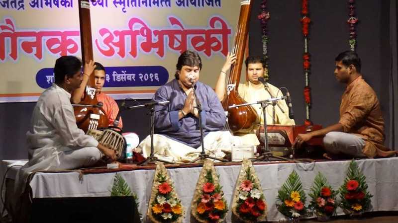 आषाढी कार्तिकी भक्त जण येती