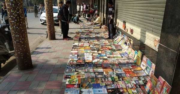 दरियागंज सन्डे मार्किट: एक फक्कड़ घुमक्कड़ बना जब भुक्खड़ घुमक्कड़