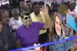 வடிவேலு செல்ஃபோனை தட்டி விட்ட து ஏன்?