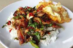 สูตรผัดกะเพราหมูย่าง สูตรอาหารจานเดียวสุดฮิต เมนูตามสั่งทำเองง่าย ๆ ไม่มีเบื่อ