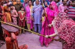 आइए आज मनाते हैं बासी होली भभ्भड़ कवि भौंचक्के की ग़ज़ल के साथ