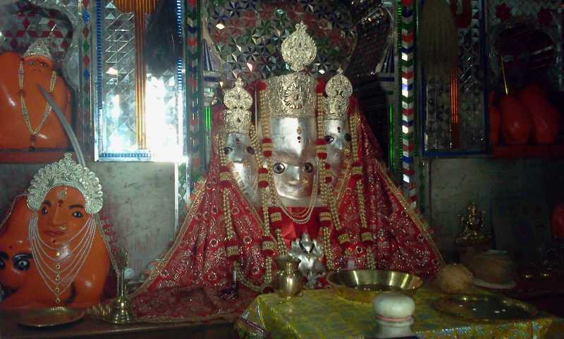 माँ बगलामुखी के प्राचीन सिद्ध पीठ/धाम(मंदिर),नलखेडा,जिला-शाजापुर(मध्यप्रदेश) और आचार्य पंडित "विशाल" दयानन्द शास्त्री (मोब.--09669290067 )---