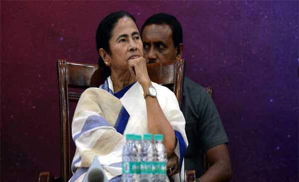 ಪೆಟ್ರೋಲ್, ಡೀಸೆಲ್ ಬೆಲೆಯಲ್ಲಿ 1 ರೂ. ಕಡಿತಗೊಳಿಸಿದ ಮಮತಾ - News Mirchi