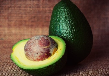 एवोकाडो खाने के 10 फायदे : Avocado Health Benefits In Hindi