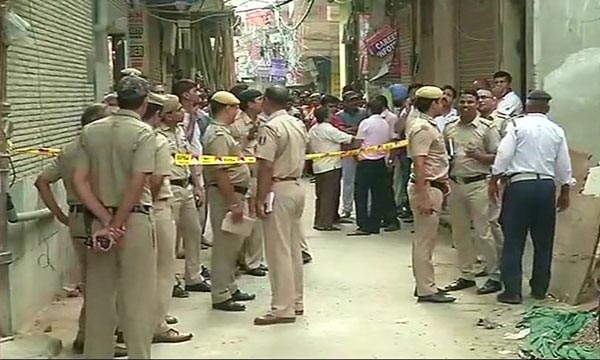 ಒಂದೇ ಕುಟುಂಬದ 11 ಜನರು ನೇಣು ಬಿಗಿದ ಸ್ಥಿತಿಯಲ್ಲಿ ಪತ್ತೆ - News Mirchi