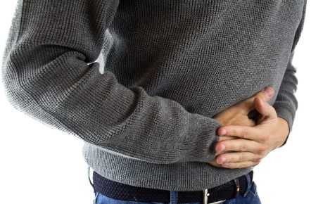 पेट में गैस बनने के 15 आम कारण और चमत्कारी घरेलू उपाय