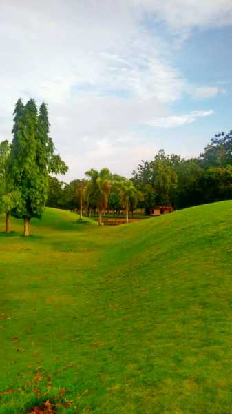 बत्तख, तोते, हरी घास, विशालकाय तिरंगा...... हैदराबाद यात्रा - 2 