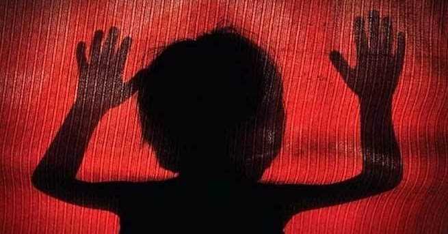 पहली मंजिल से गिरी 5 साल की बच्ची, पेट के आर-पार हुई 10 फीट की रॉड