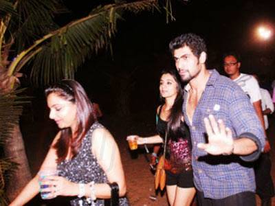  ACTRESS TRISHA WITH RANA DUGGABATI AT GOA BEACH | Gateway To World Cinema.. 