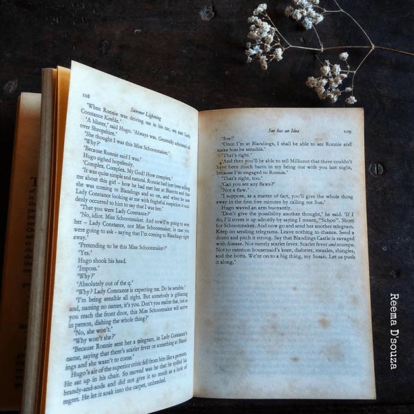 #AtoZChallenge : Vellichor - The Write World