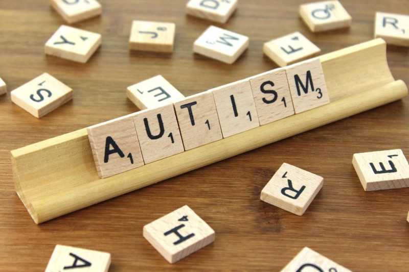 जानिए क्या है आटिज्म के कारण,लक्षण और इलाज Autism In Hindi