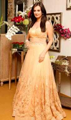  Bollywood Celeb Spotted: Ishqedarriyaan Actors Mahaakshay & Evelyn Sharma Offer Prayers At Siddhivinayak Temple