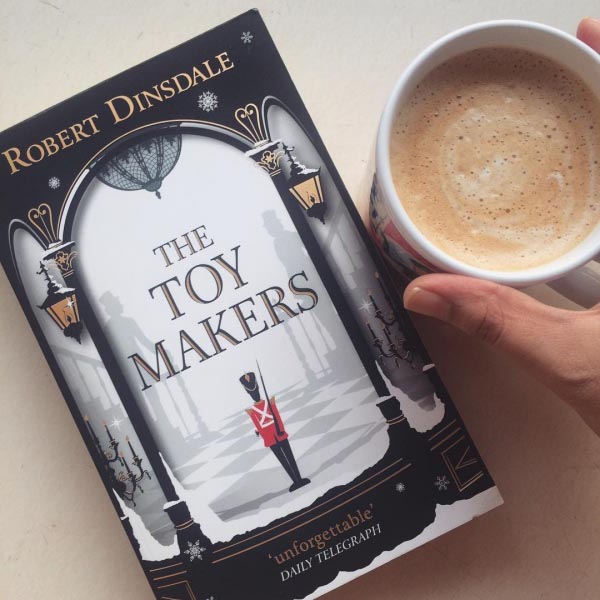 { Book Review } - The Toymakers By Robert Dinsdale!