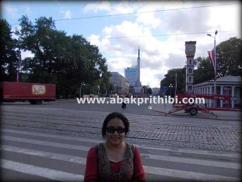 রিগার রাজপথে (Freedom Boulevard, Riga, Latvia)