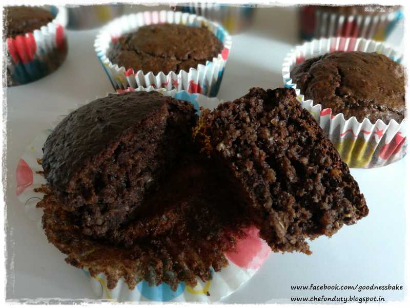 (Healthy) Chocolate Peanut Butter Muffins