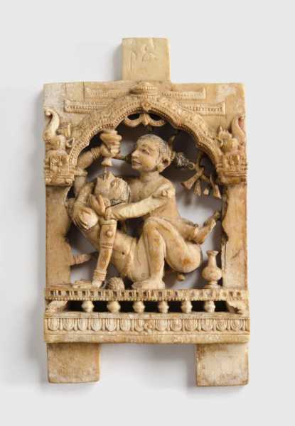  Ivory Plaque With Lovemaking Couple - Circa 15th-16th Century - Old Indian Arts