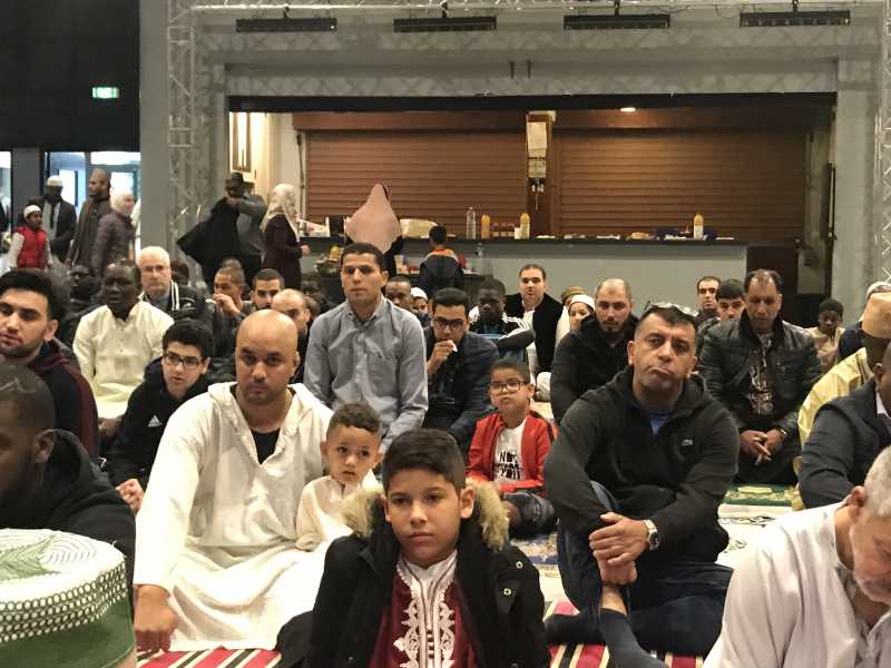 பிரான்ஸ் போன்தோ கோம்போ (Pontault - Combault) பள்ளிவாசலில் நடைபெற்ற ஈத் பெருநாள் தொழுகையில் கோட்டக்குப்பம் மக்கள்