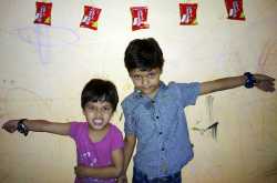 सार्थक और निष्ठा ने बेचीं चॉकलेट... (Saarthak & Nishtha sold chocolates...)