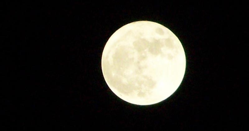 माझ्या कॅमेऱ्यातून टिपलेला अतिवर्धित चंद्र / Super Moon Captured In My Camera
