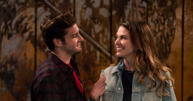 "Younger": Trade Your 40s For A Re-do At Your 20s | Movierdo