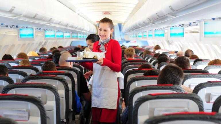 एयर होस्टेस बनने के लिए क्या जरूरी है Air Hostess Qualification, Skills, Courses