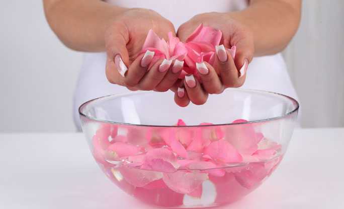 10 Amazing Benefits Of Rosewater