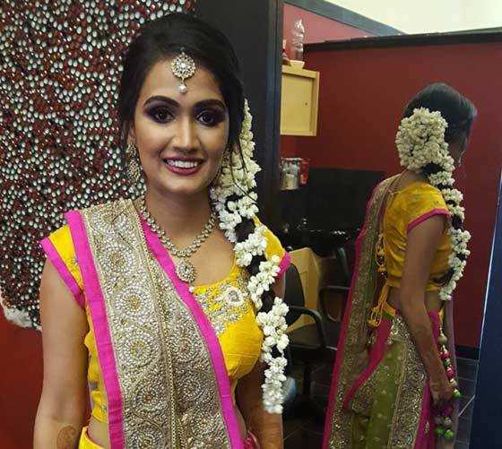 10 Beautiful Floral-hairstyles To Wear!