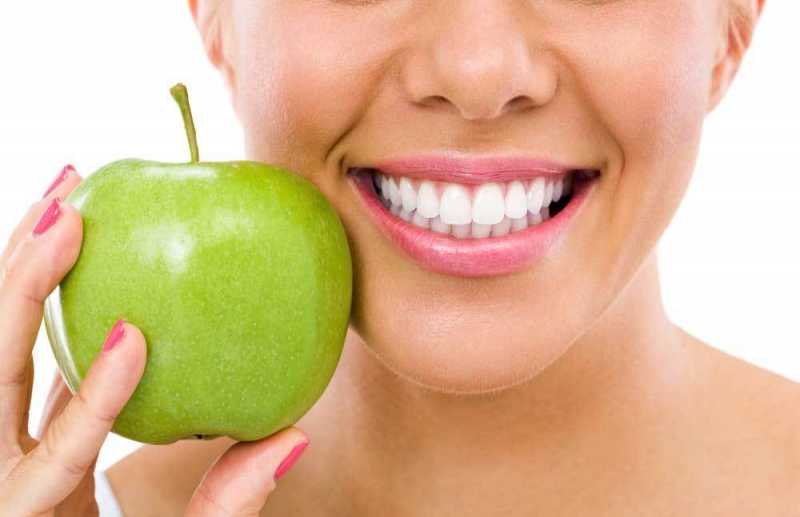 10 Home Remedies To Whiten Teeth Naturally