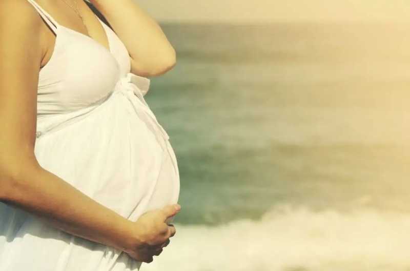 10 Tips To Beat The Summer Heat For Pregnant Moms