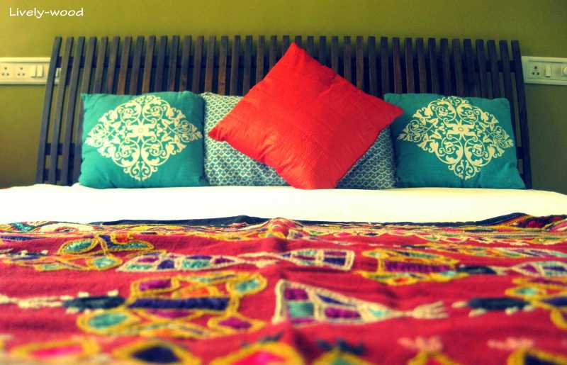 10 Ways To Make Your Bed! 
