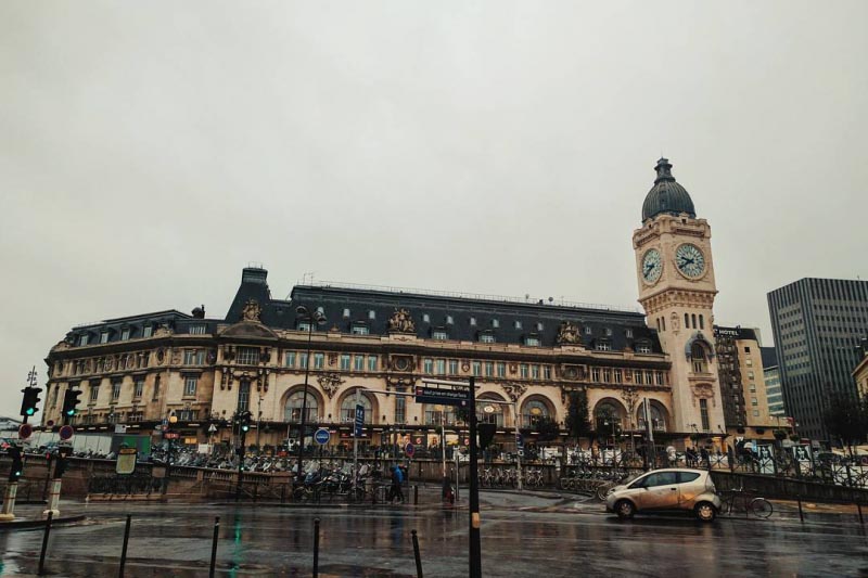 10 Am Gare De Lyon. #architecture #paris #lame #joke #keatonhenson #sorrynotsorry