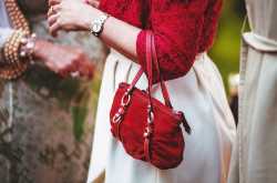 10 things you should have in your purse