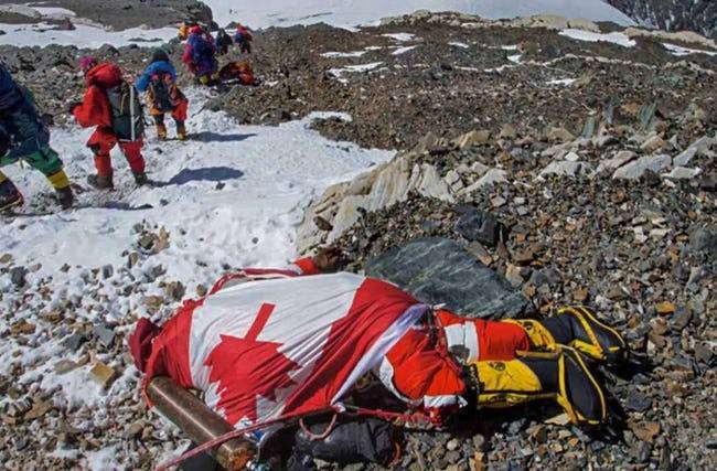 12 Disturbing Stories Of Dead Bodies Left To Decompose On Top Of Mount Everest 
