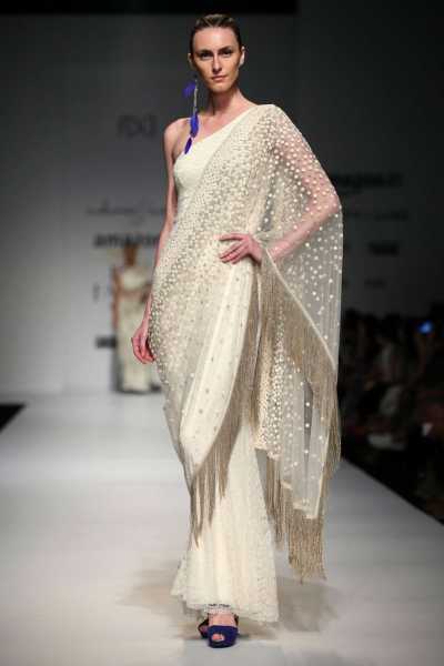 12 Trendy Ways To Accessorize A Saree This Wedding Season  || #SariStyle 