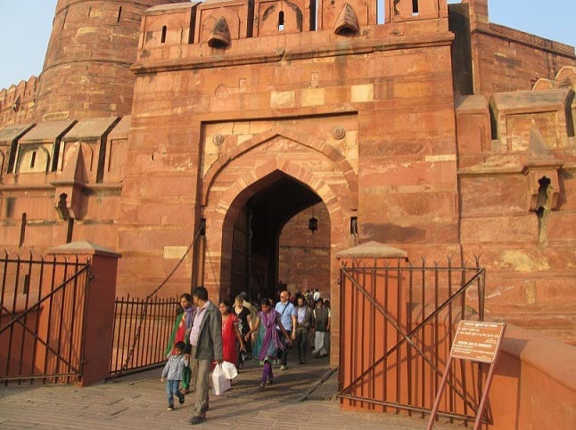 12 Most Annoying Behaviours Of Indian People - Holiday And Travel Guide To India