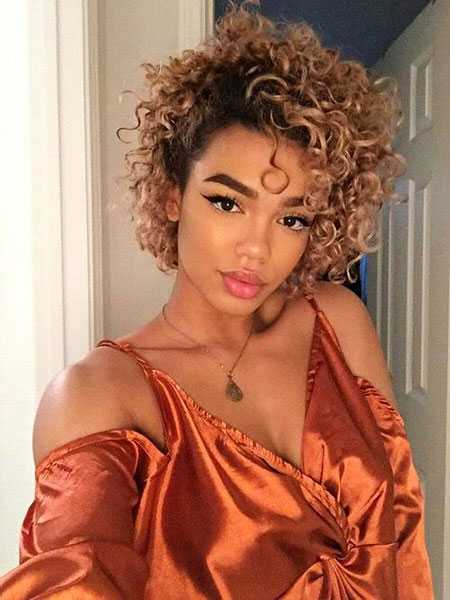 18+ Stunning Short And Curly Hairstyles For Women - NiceStyles