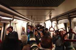 20 Year Old Man Collapses After Being Offered A Seat In Delhi Metro