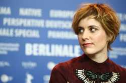 22 stunningly cute pictures of greta gerwig