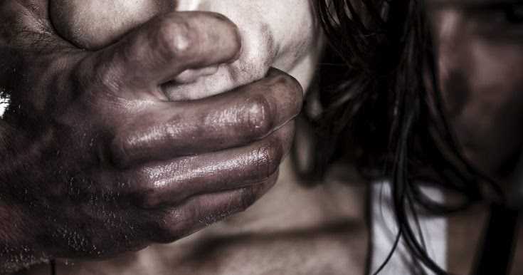 3 युवकों ने बारी-बारी से किया रेप, फिर प्राइवेट पार्ट में लकड़ी डालकर की हत्या 