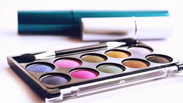 4 Tips For Making The Right Choices When Buying Makeup Online
