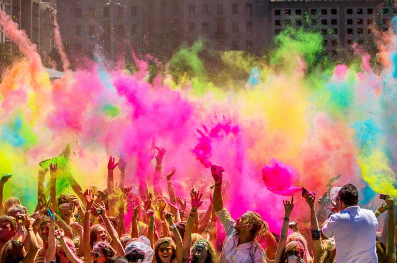 5 Creative Ways To Celebrate Holi - Caffeine Chronicle