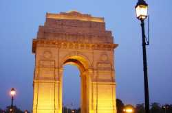 5 definite reasons why you should choose mumbai over delhi.