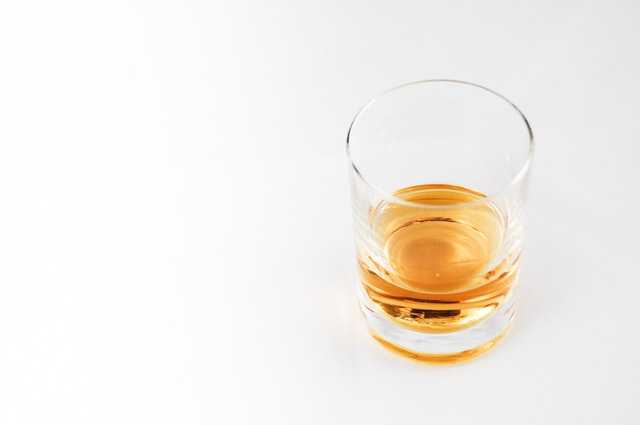 5 Hidden Uses Of Whiskey For Skin & Hair - Hey Beautiful!