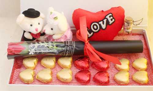 5 Unique Rose Day Gifts To Make Your Special One Feel Loved!