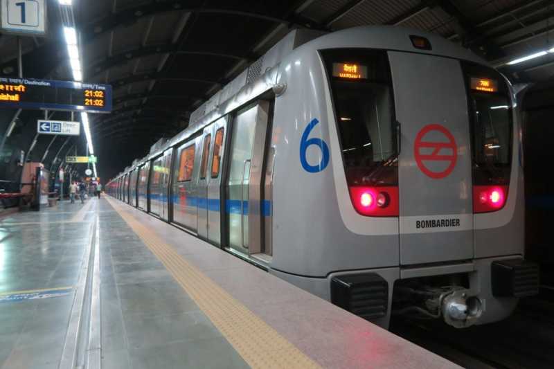 5 Kind Of People You Encounter In Delhi Metro